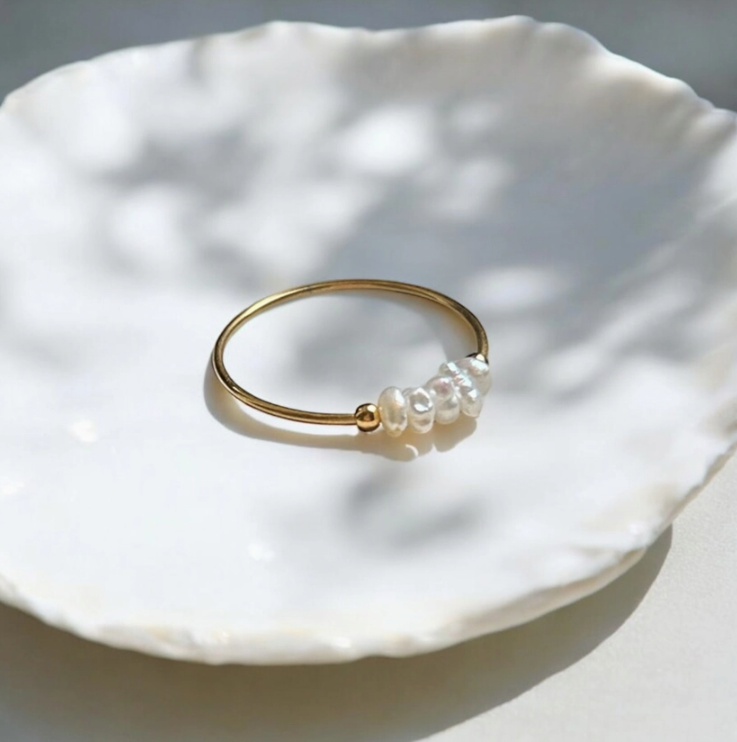 Dainty Pearl Ring